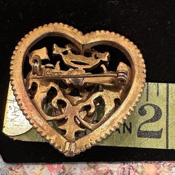Vintage Gold Tone Heart Brooch – Rhinestone, Crown, Horseshoes, Butterfly, heart - Picture 2 of 3